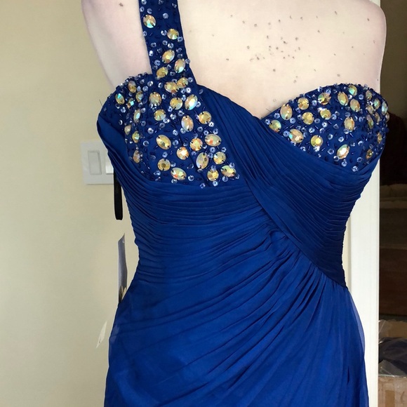 Royal chiffon one shoulder - Picture 9 of 11